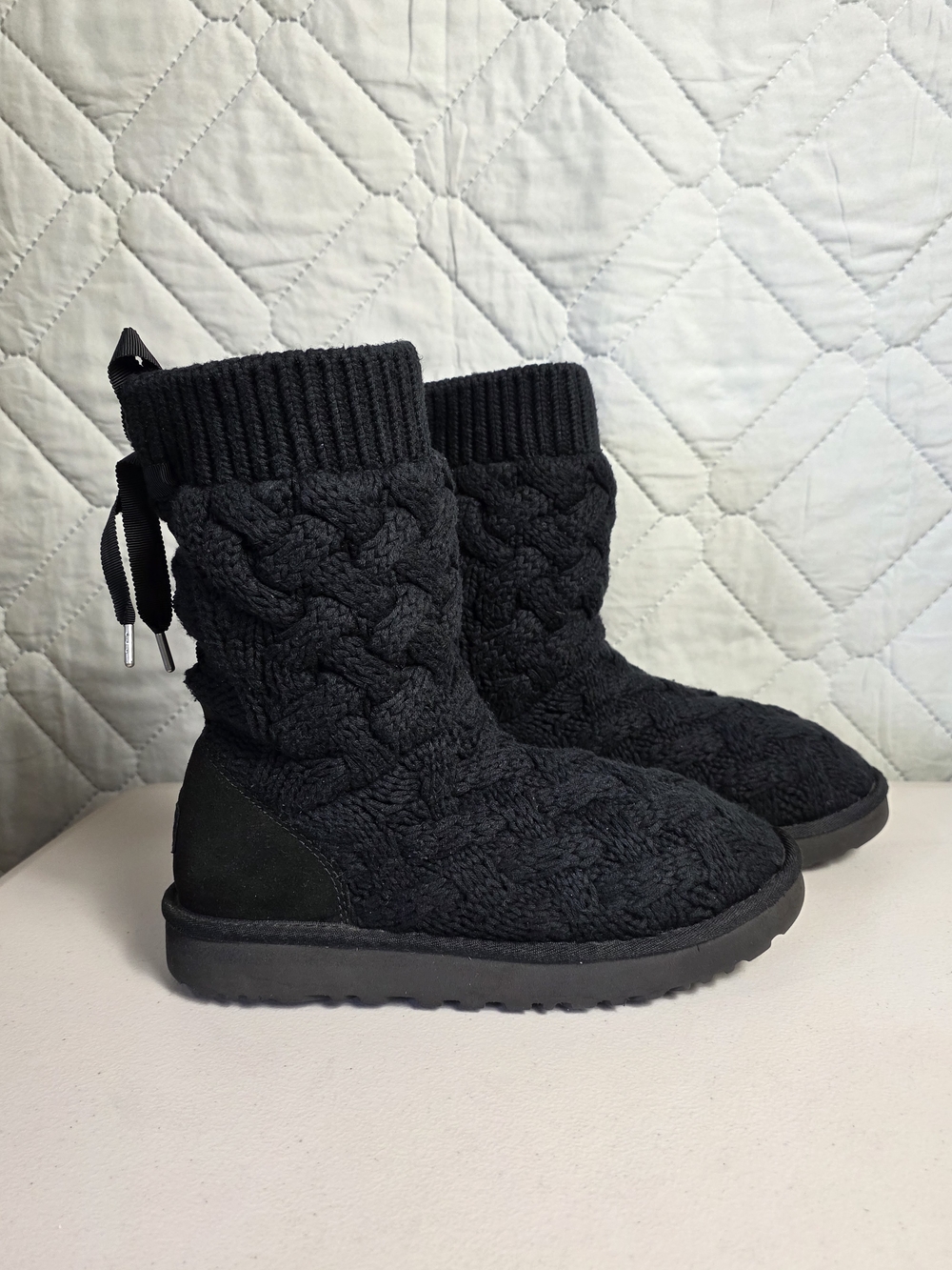 Ugg Australia Isla Black Woven Knit Calf High Lace Up Sweater Boots Women
Sz 9